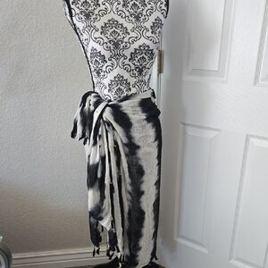 Michael Stars Black and White Tie-Dye Scarf Wrap